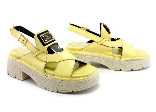 Дамски сандали на ниска платформа в  жълто - Модел Памела.
