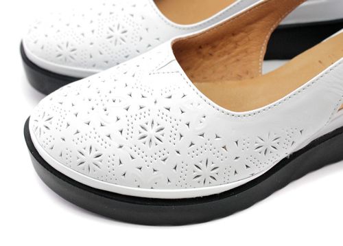 Дамски, отворени обувки от естествена кожа в бяло, модел  Елица