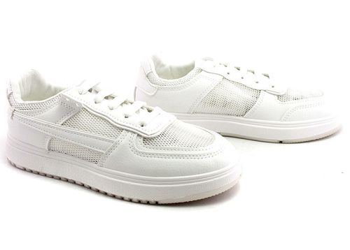 Дамски, спортни обувки на дебело ходило в бяло, модел 802.