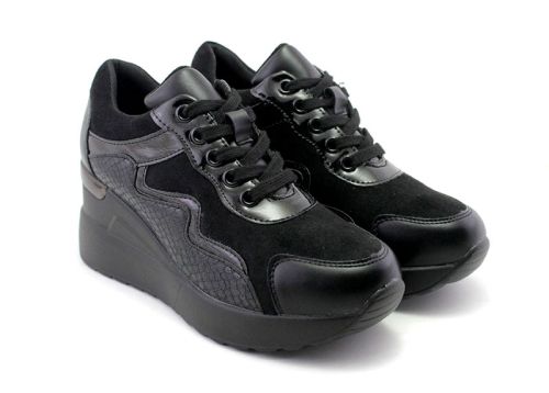 Дамски спортни обувки на платформа в черно, модел 137