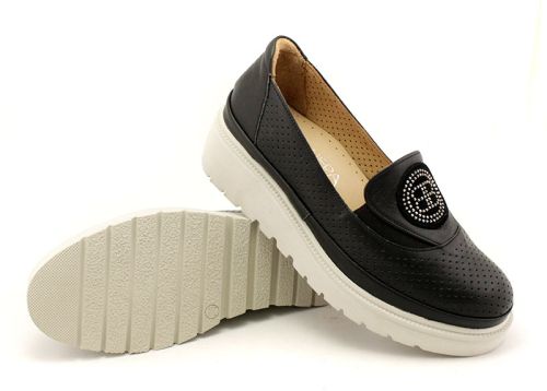 Дамски, ежедневни обувки в черно - Модел Глория.