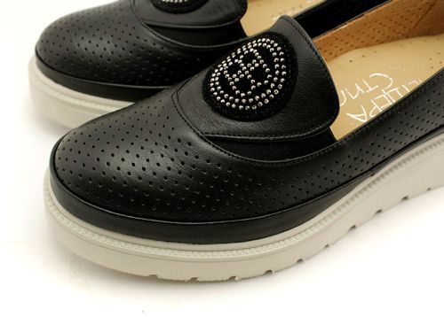 Дамски, ежедневни обувки в черно - Модел Глория.