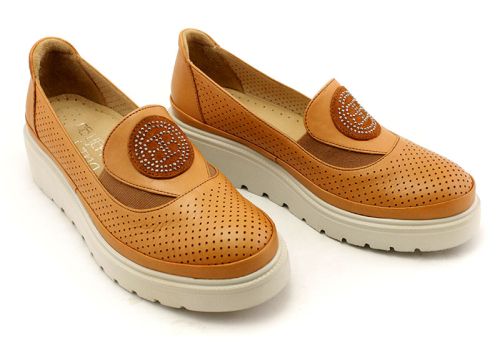Дамски, спортни обувки в светло кафяво - Модел Глория.