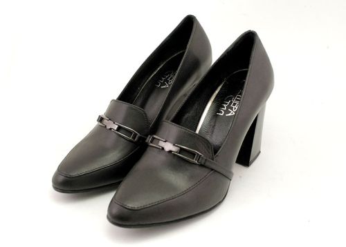 Дамски официални обувки в черно, модел Магдалена.