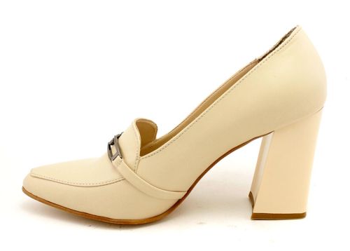 Дамски официални обувки в бежово, модел Магдалена.