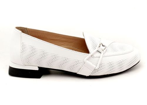 Дамски, ниски обувки в бяло - Модел Мелъди.