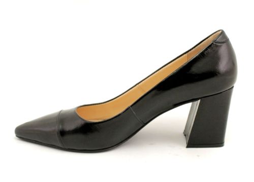 Дамски официални обувки във черно, модел Мира.