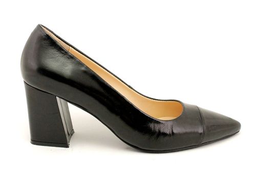 Дамски официални обувки във черно, модел Мира.