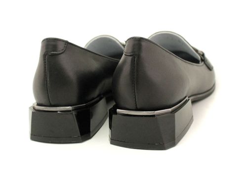 Дамски, ниски обувки в черно - Модел Аделита.