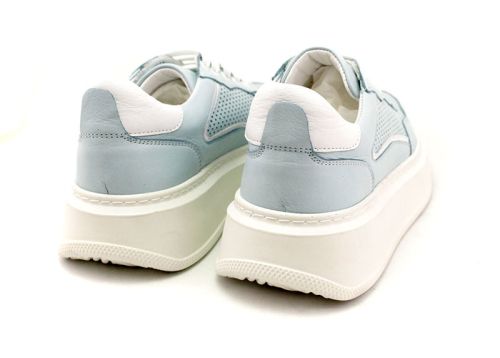 Дамски, спортни обувки от естествена кожа в светло синьо - Модел Тина.