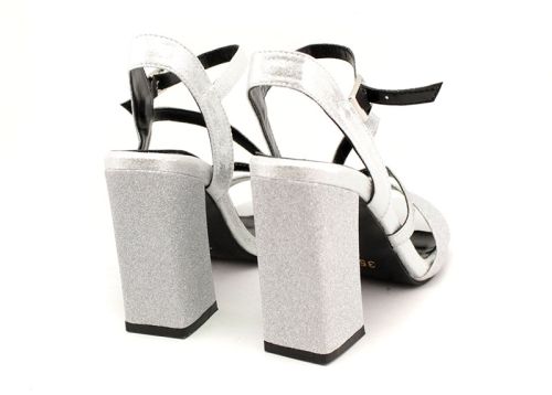 Дамски сандали в изкрящо сребро - Модел Златея.