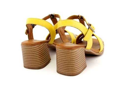 Дамски сандали от естествена кожа в жълто и змийско жълто на среден ток - Модел Розалия.