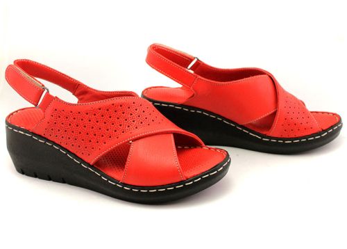 Дамски сандали от естествена кожа в червено - Модел Фея.