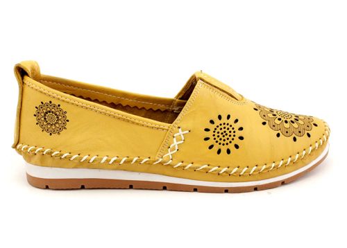 Дамски летни обувки в жълто - модел Андромеда.