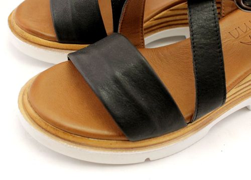 Дамски сандал от естествена кожа в черно - Модел Вирджиния.