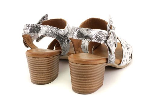 Дамски сандали от естествена кожа в бяло змийско - модел Валерия.