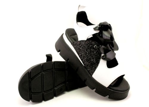 Дамски сандали от естествена кожа в бяло - Модел Джина.