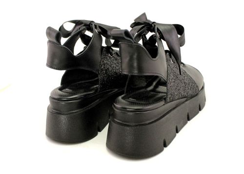 Дамски сандали от естествена кожа в черно - Модел Джина.