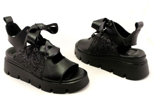 Дамски сандали от естествена кожа в черно - Модел Джина.