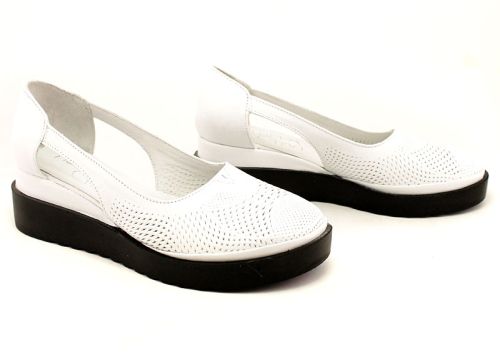 Дамски, отворени обувки от естествена кожа в бяло, модел  Елица.