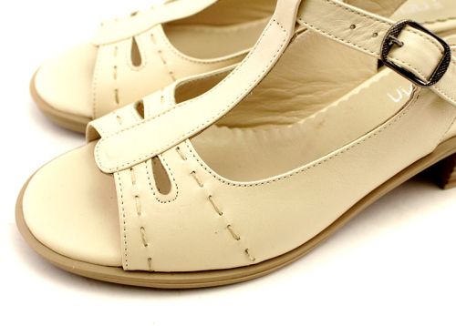 Дамски сандали от естествена кожа във бежово . модел Полина.
