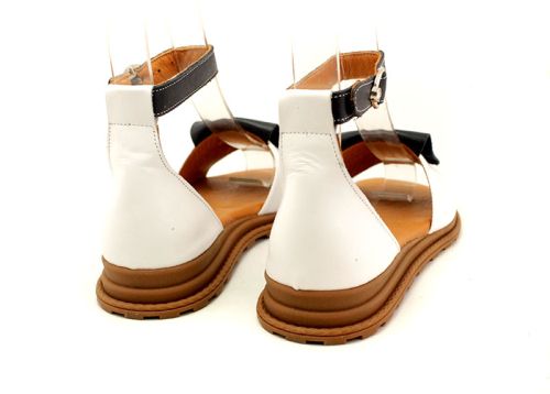 Дамски сандали - модел Ивона, от естествена кожа в бяло и тъмно синьо.