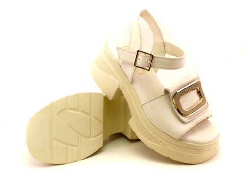 Дамски сандали от естествена кожа в бежово, модел Камелия.