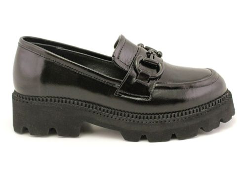 Дамски ежедневни обувки от естествен лак в черно - Модел Деница