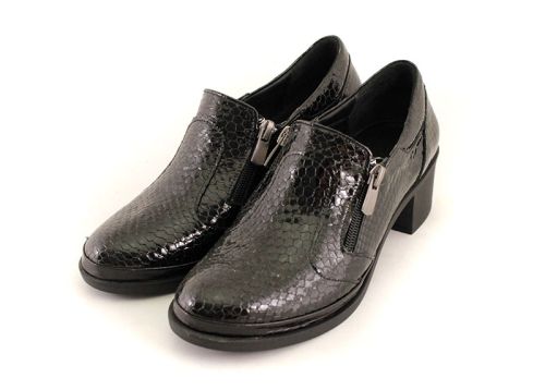 Дамски обувки от естествен лак в черно - Модел Олимпия