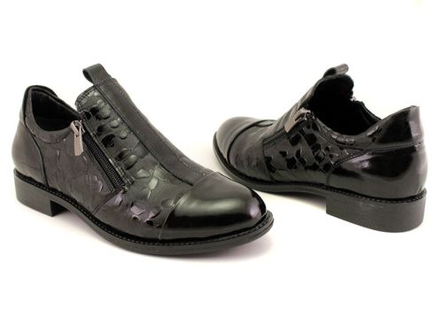 Дамски, ежедневни обувки от естесвен лак в черно - Модел Дорис.
