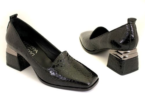 Дамски официални обувки от естествен лак в черно - Модел Лора.