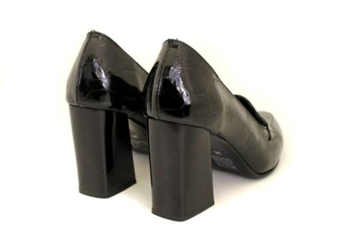 Дамски официални обувки от естествен лак в черно - Модел Меган.
