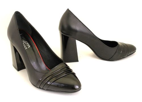 Дамски официални обувки от естествена кожа и лак в черно - Модел Мика