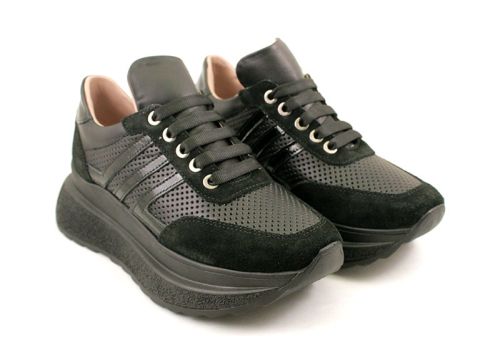 Дамски спортни обувки от естествена кожа и велур в черно - Модел Кайра.
