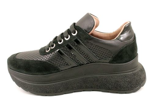 Дамски спортни обувки от естествена кожа и велур в черно - Модел Кайра.