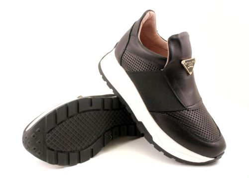 Дамски спортни обувки от естествена кожа в черно - Модел Алгара.