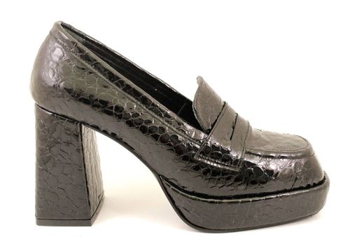 Дамски обувки на висок ток от естествен лак в черно - Модел Миа.