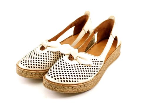 Дамски отворени обувки от естествена кожа в бежово - Модел Ксения.