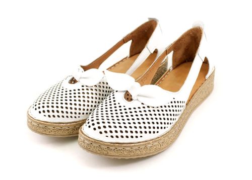 Дамски отворени обувки от естествена кожа в бяло - Модел Ксения.