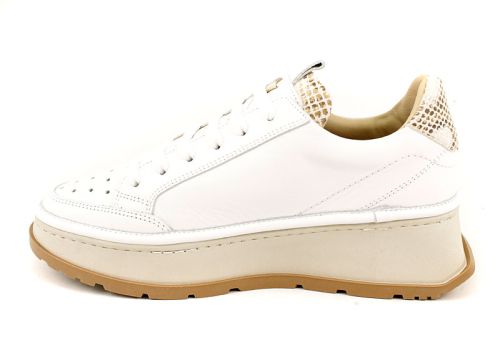 Дамски спортни обувки от естествена кожа в бяло - Модел Дилара.