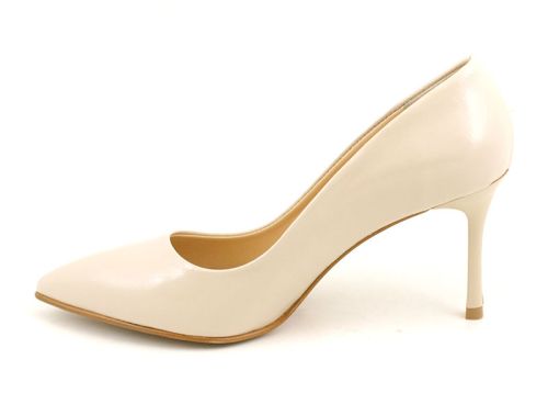 Дамски официални обувки от естествен лак в бежово - Модел Амалия.