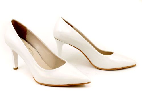Pantofi formali dama alb cu efect sidefa - Model Damaris.