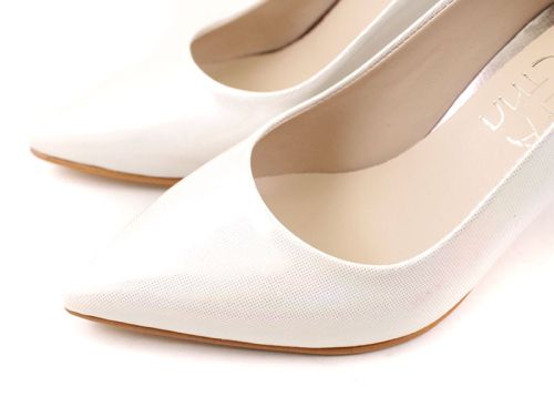 Дамски официални обувки в бяло със седефен ефект - Модел Дамарис.
