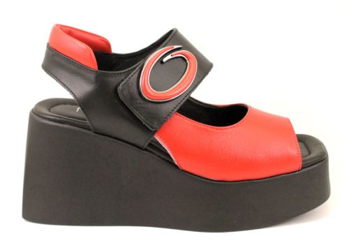 Дамски сандали от естествена кожа в черно и червено - модел Дориана