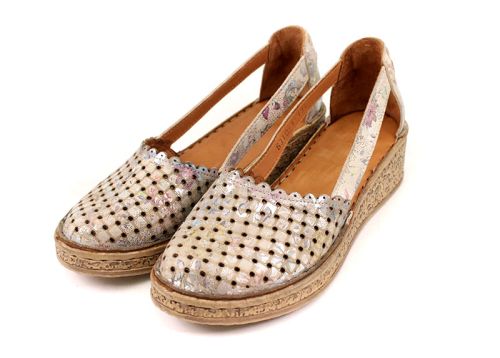 Дамски летни обувки в бежов флорал - Модел Катрина