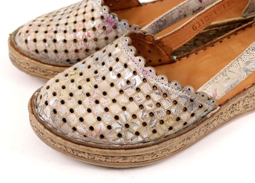 Дамски летни обувки в бежов флорал - Модел Катрина