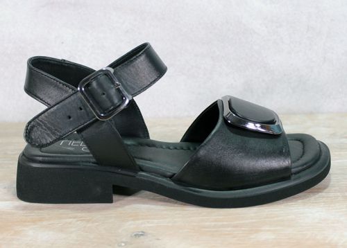 Дамски сандали на нисък ток от естествена кожа в черно - модел Калиопа