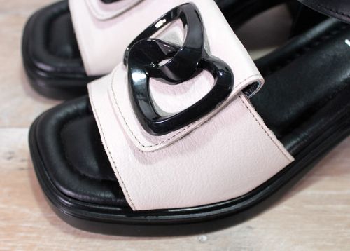 Дамски сандали на нисък ток от естествена кожа в черно и бежово - модел Джесика