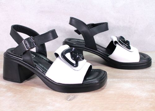 Дамски сандали на нисък ток от естествена кожа в черно и бяло - модел 1114chb132