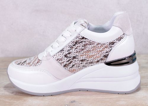 Дамски спортни обувки в бяло - Модел Куин